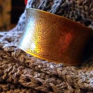 VTG Bracelet Floral Peacock Etched